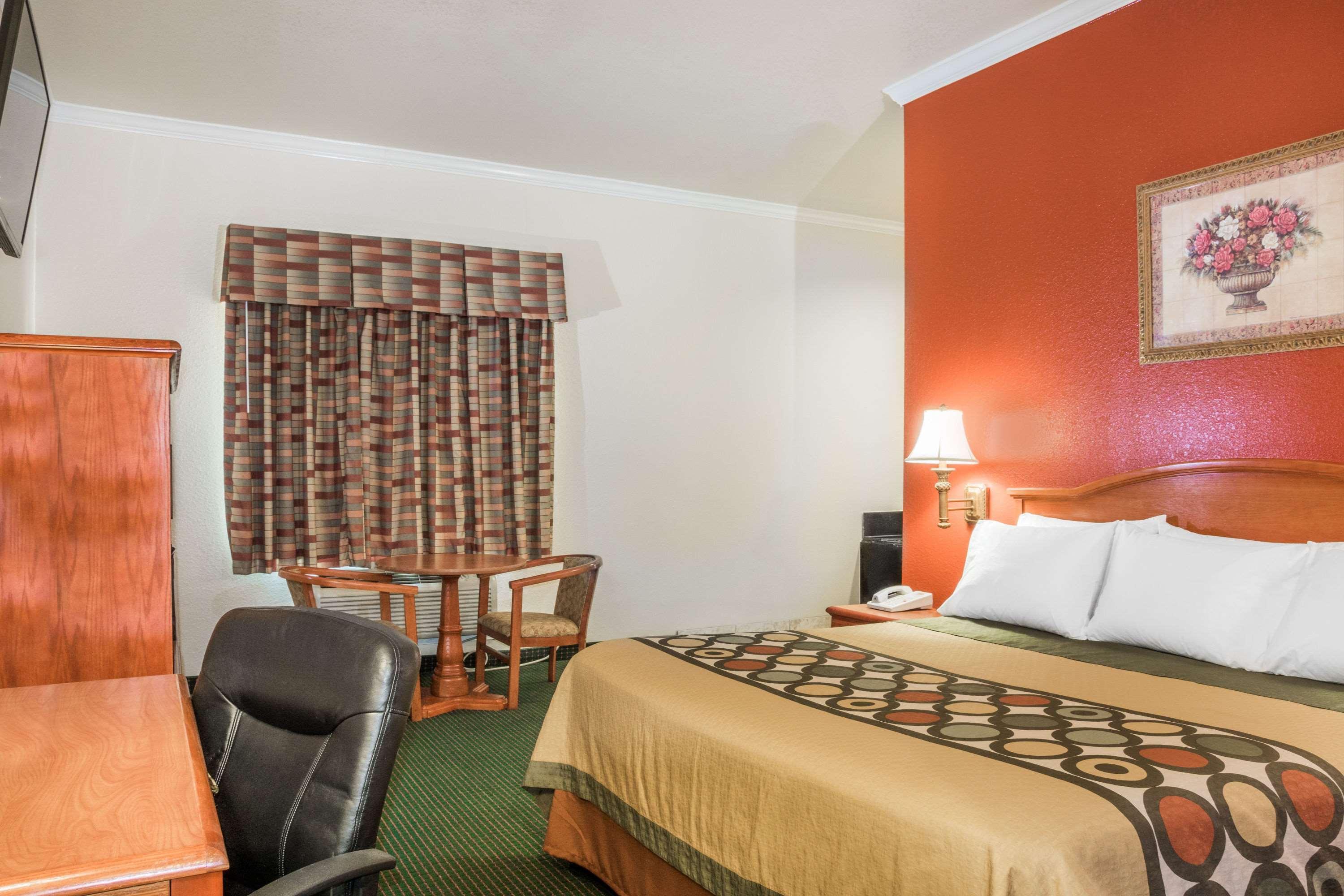 Super 8 By Wyndham Brookshire Tx Hotel Exterior foto