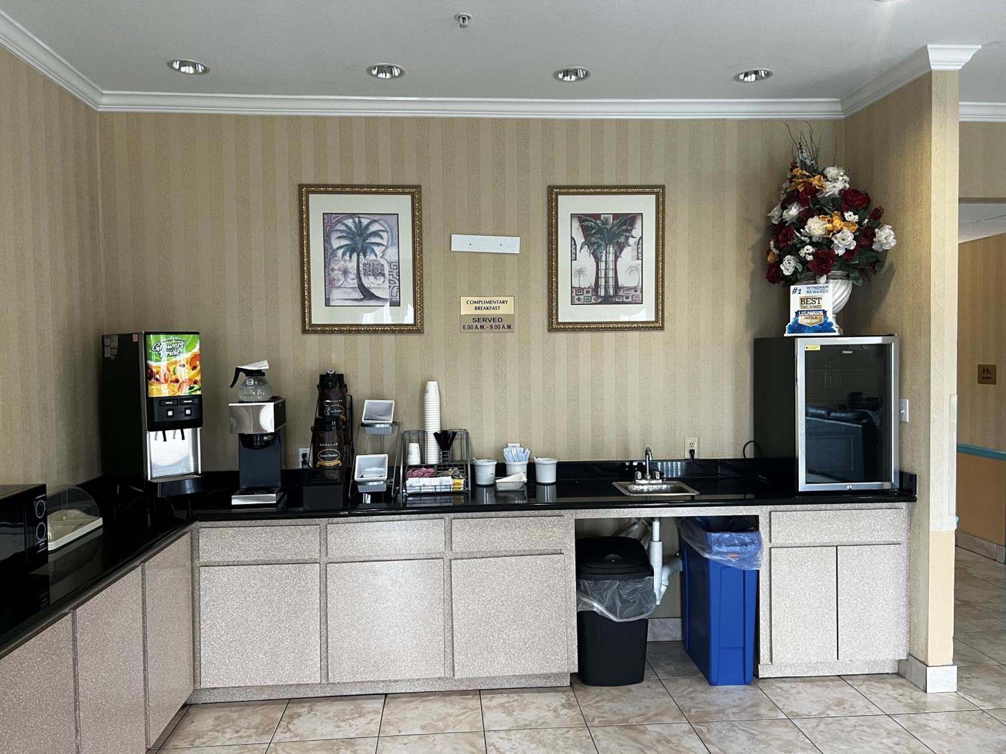 Super 8 By Wyndham Brookshire Tx Hotel Exterior foto